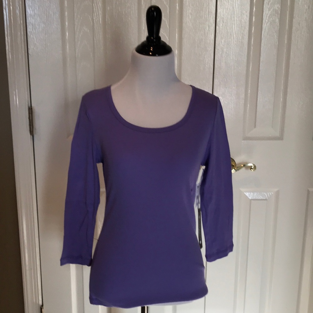scoop neck three-quarter length sleeve knit top